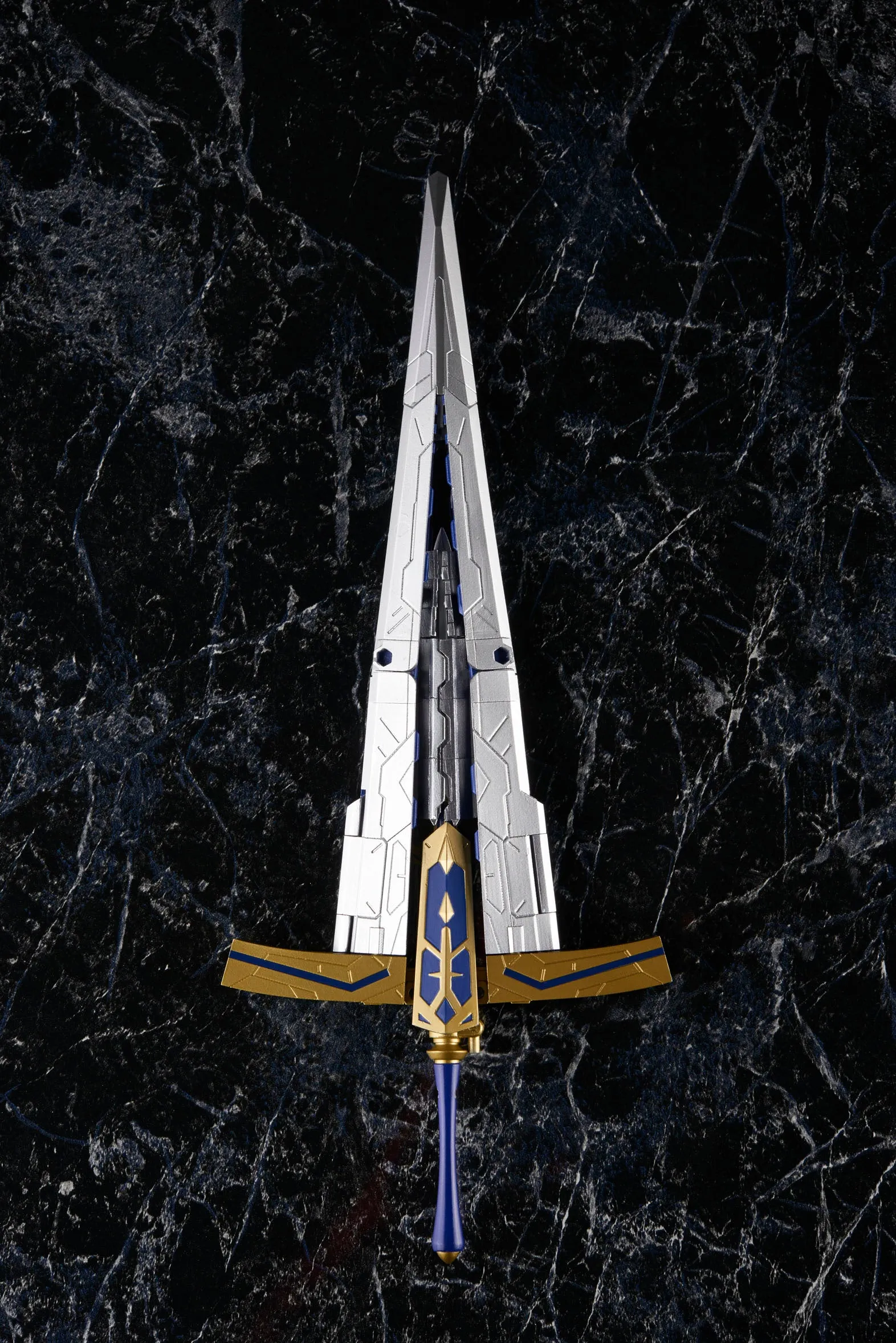 Bandai Armor Girls Project AGP Saber Altria Pendragon and Variable Excalibur Fate/Grand Order Action Figure