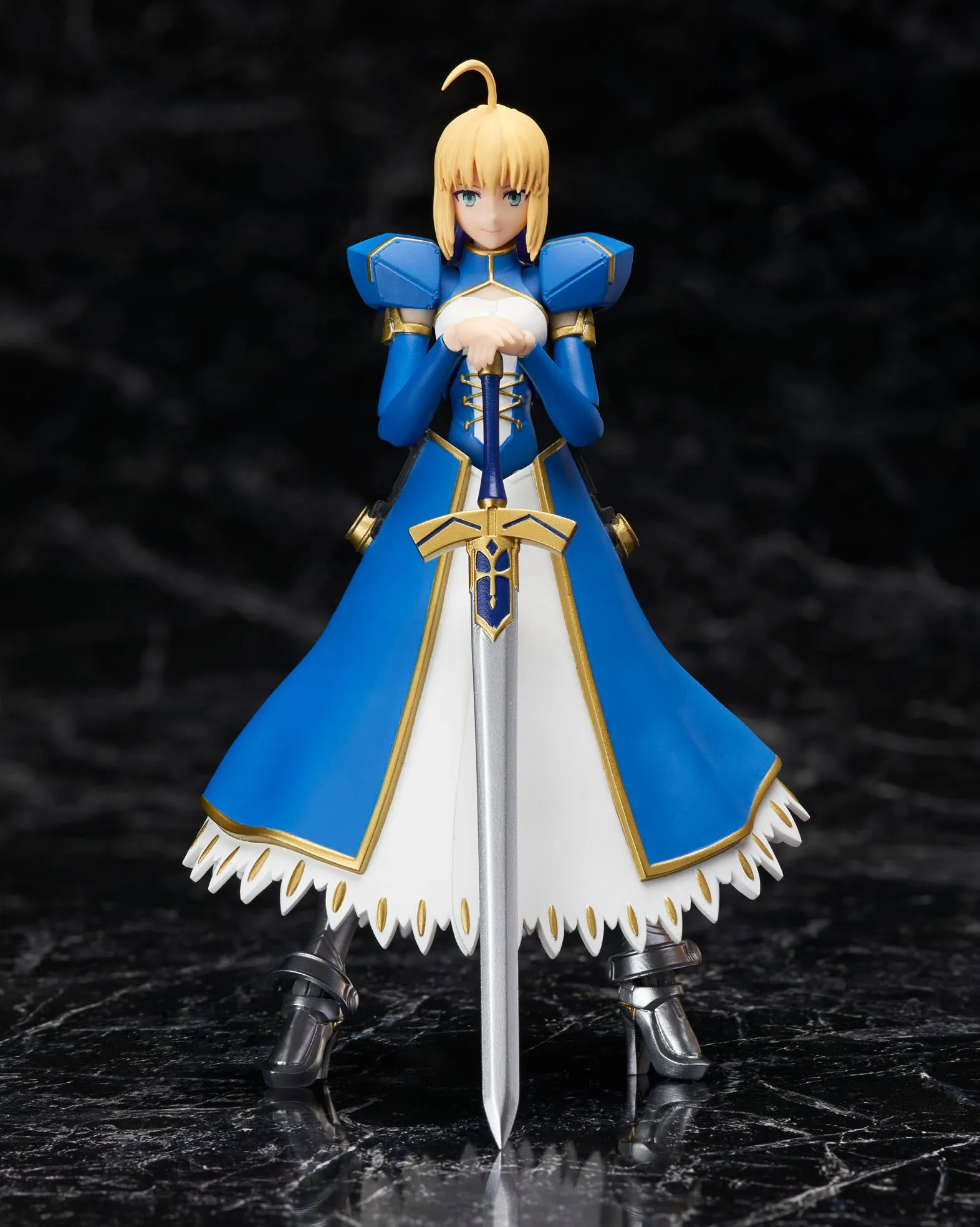 Bandai Armor Girls Project AGP Saber Altria Pendragon and Variable Excalibur Fate/Grand Order Action Figure
