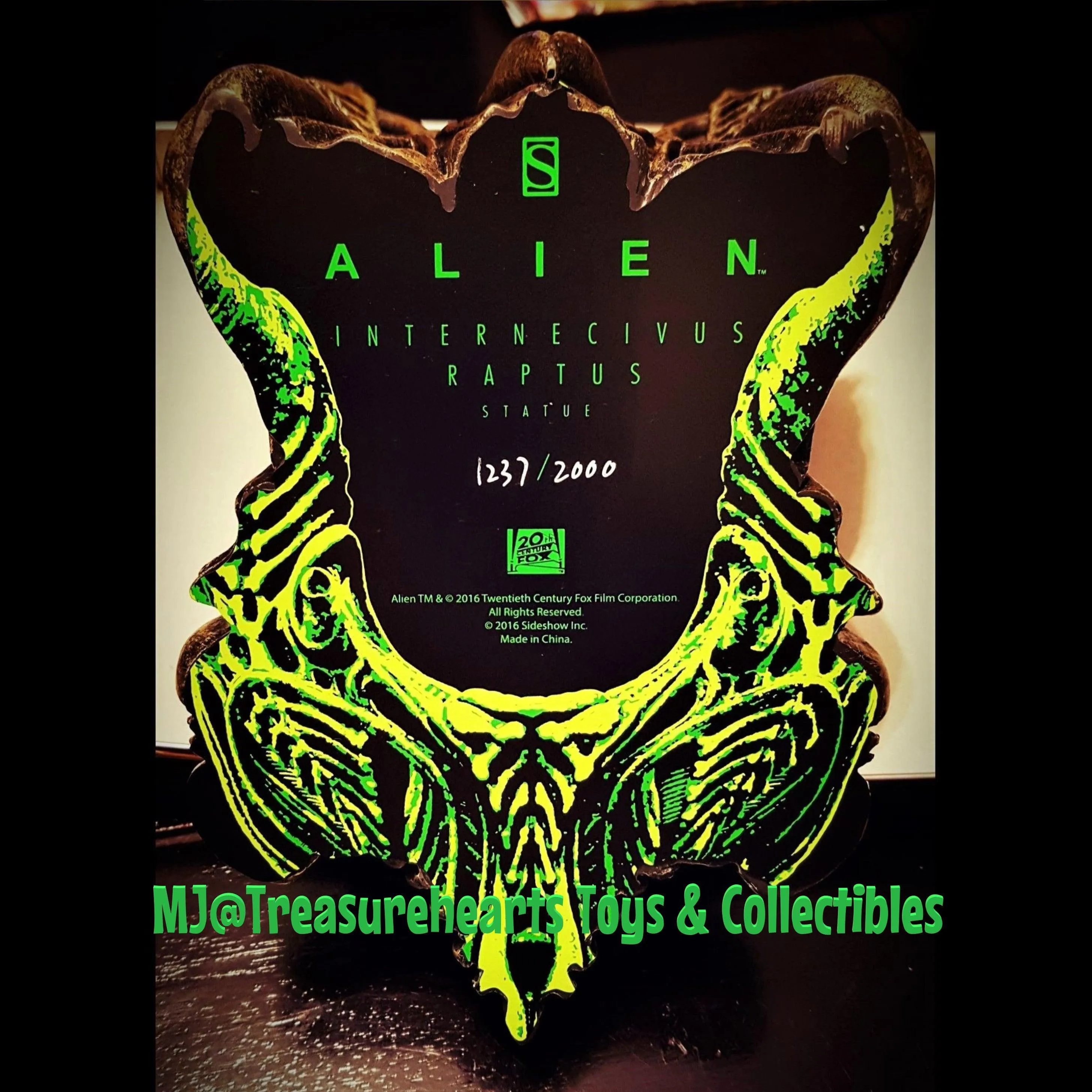 Internecivus Raptus Alien Statue