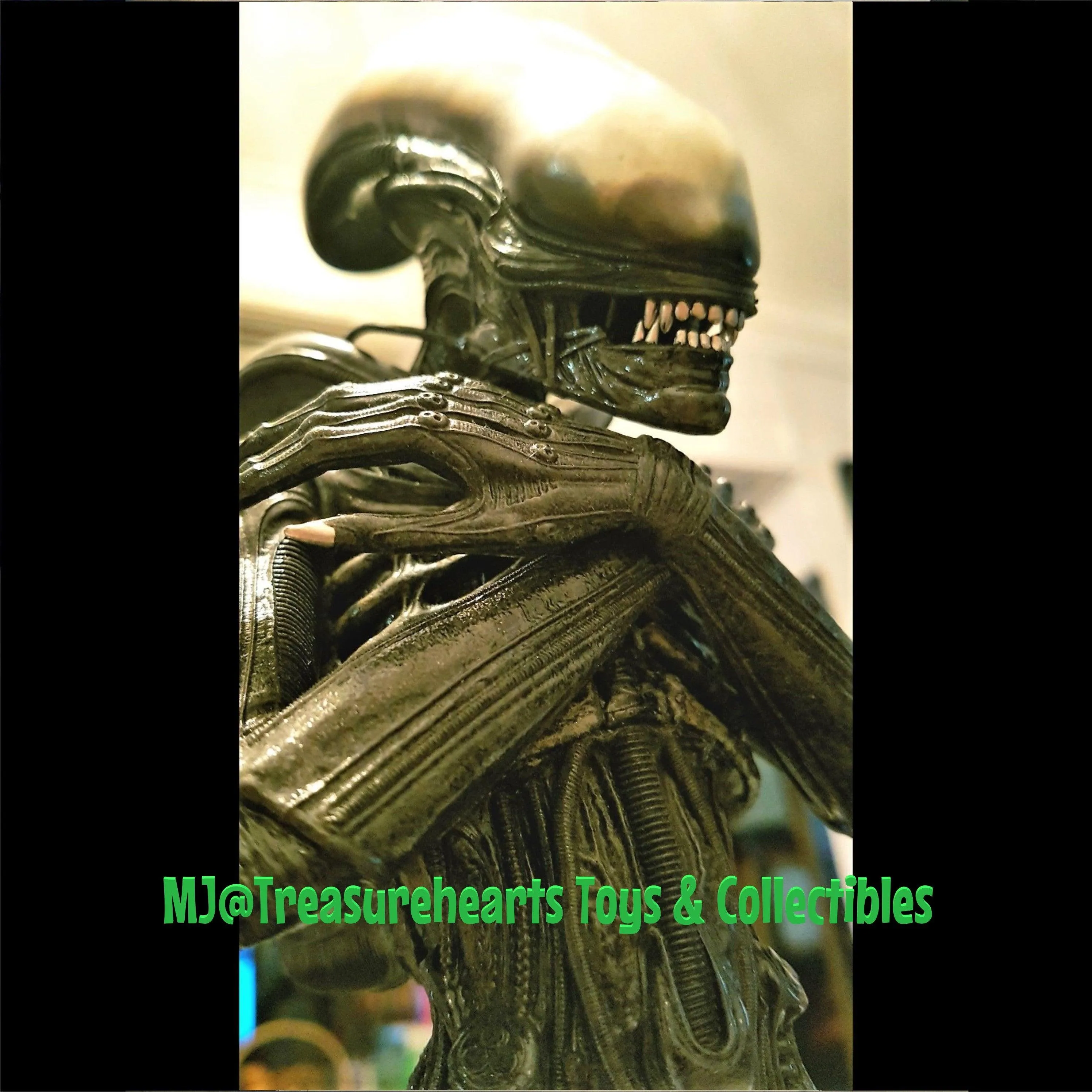 Internecivus Raptus Alien Statue